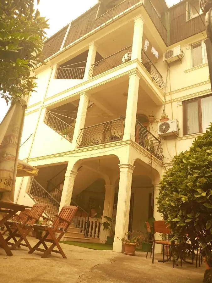 Pensionat Gulnasi'S Guesthouse Batumi