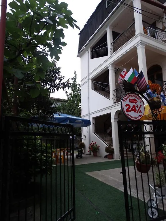 Gulnasi'S Guesthouse Batumi 0*,